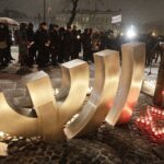 27.01.2022 Kielce. Międzynarodowy Dzień Pamięci o Ofiarach Holokaustu. Uroczystość przed Menorą / Jarosław Kubalski / Radio Kielce