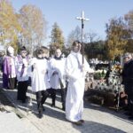 01.11.2021 Kielce. Wszystkich Świętych. Msza na cmentarzu na Piaskach / Jarosław Kubalski / Radio Kielce