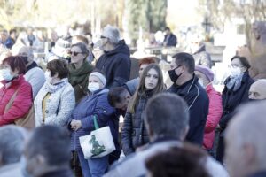 01.11.2021 Kielce. Wszystkich Świętych. Msza na cmentarzu na Piaskach / Jarosław Kubalski / Radio Kielce