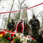 03.0-5.2021 Kielce. Rocznica uchwalenia Konstytucji 3 Maja. Uroczystości pod pomnikiem Stanisława Staszica w parku / Jarosław Kubalski / Radio Kielce