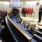 14.01.2022 Kielce. ŚUW. Finał konkursu "Pie(rw)szy na przejściu". Przemawia wojewoda Zbigniew Koniusz / Jarosław Kubalski / Radio Kielce