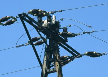 linia wysokiego napięcia, słup, przewody elektryczne / Radio Kielce