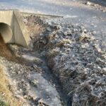 11.01.2022. Miedziana Góra. Oblodzona ulica Tumlińska / Paulina Michta / Radio Kielce