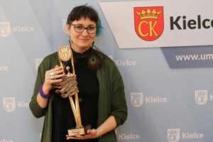 15.03.2021. Kielce. Uroczystość wręczenia Nagród Miasta Kielce. Na zdjęciu: Barbara Biskup - laureatka / Łukasz Zarzycki / Urząd Miasta Kielce