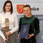 15.03.2021. Kielce. Uroczystość wręczenia Nagród Miasta Kielce. Na zdjęciu: Magdalena Bogucka i Marta Brzezińska - laureatki / Łukasz Zarzycki / Urząd Miasta Kielce