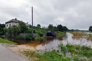 06.08.2021. Solec-Zdrój. Ulewne deszcze zalały ulice i pola / Marcin Marszałek / Radio Kielce