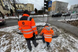 21.01.2022. Kielce. Ulica 1 Maja. Montaż Inteligentnego Systemu Transportowego / Wiktor Taszłow / Radio Kielce