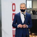 16.03.2021. Ruda Strawczyńska. Wizyta prezydenta RP Andrzeja Dudy w firmie DEFRO. Na zdjęciu: Robert Dziubeła - prezes firmy DEFRO / Wiktor Taszłow / Radio Kielce