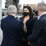 16.03.2021. Ruda Strawczyńska. Wizyta prezydenta RP Andrzeja Dudy w firmie DEFRO. Na zdjęciu (w środku): Justyna Dziubeła / Wiktor Taszłow / Radio Kielce