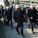 22.01.2021. Michniów. Wizyta wicepremiera Piotra Glińskiego w Mauzoleum Martyrologii Wsi Polskiej. Na zdjęciu (od lewej): Andrzej Bętkowski - marszałek województwa świętokrzyskiego, Krzysztof Lipiec - poseł, Piotr Gliński - wicepremier; minister kultury, dziedzictwa narodowego i sportu / WIktor Taszłow / Radio Kielce