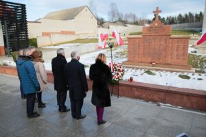 22.01.2021. Michniów. Wizyta wicepremiera Piotra Glińskiego w Mauzoleum Martyrologii Wsi Polskiej / WIktor Taszłow / Radio Kielce