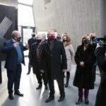 22.01.2021. Michniów. Wizyta wicepremiera Piotra Glińskiego w Mauzoleum Martyrologii Wsi Polskiej. Na zdjęciu (od lewej): Tadeusz Sikora - dyrektor Muzeum Wsi Kieleckiej, Krzysztof Lipiec - poseł, Piotr Gliński - wicepremier; minister kultury, dziedzictwa narodowego i sportu, Agata Wojtyszek - poseł, Anna Krupka - wiceminister sportu i Zbigniew Koniusz - wojewoda świętokrzyski / WIktor Taszłow / Radio Kielce