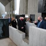 22.01.2021. Michniów. Wizyta wicepremiera Piotra Glińskiego w Mauzoleum Martyrologii Wsi Polskiej. Na zdjęciu (od lewej): Anna Krupka -  wiceminister sportu, Piotr Gliński - wicepremier; minister kultury, dziedzictwa narodowego i sportu, Krzysztof Lipiec - poseł, Tadeusz Sikora - dyrektor Muzeum Wsi Kieleckiej / WIktor Taszłow / Radio Kielce