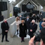 22.01.2021. Michniów. Wizyta wicepremiera Piotra Glińskiego w Mauzoleum Martyrologii Wsi Polskiej. Na zdjęciu (od lewej): Piotr Gliński - wicepremier; minister kultury, dziedzictwa narodowego i sportu, Agata Wojtyszek - poseł, Anna Krupka - wiceminister sportu, Krzysztof Słoń - senator, Krzysztof Lipiec - poseł, Zbigniew Koniusz - wojewoda świętokrzyski / WIktor Taszłow / Radio Kielce