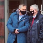 16.03.2021. Ruda Strawczyńska. Wizyta prezydenta RP Andrzeja Dudy w firmie DEFRO. Na zdjęciu (od lewej): Zbigniew Koniusz - wojewoda świętokrzyski, Andrzej Bętkowski - marszałek województwa świętokrzyskiego / Wiktor Taszłow / Radio Kielce