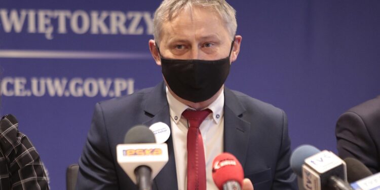 05.01.2022. Kielce. Konferencja prasowa. Na zdjęciu: Zbigniew Koniusz - wojewoda świętokrzyski / Wiktor Taszłow / Radio Kielce