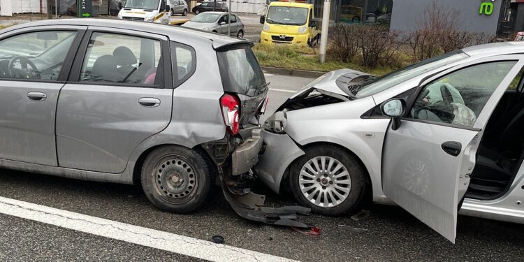 03.01.2022. Kielce. Ulica Krakowska. Wypadek / Wiktor Taszłow / Radio Kielce