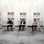 30.01.2022. Studio Polityczne Radia Kielce. Na zdjęciu (od lewej): Marek Kwitek - Prawo i Sprawiedliwość, Bartosz Pyrz - Konfederacja, Michał Skotnicki - Polskie Stronnictwa Ludowe, Wiktor Pytlak - Platforma Obywatelska, Jacek Skórski - Nowa Lewica / Sebastian Kalwat / Radio Kielce