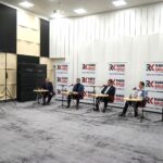 30.01.2022. Studio Polityczne Radia Kielce. Na zdjęciu (od lewej): Radosław Podsiadły - Radio Kielce, Marek Kwitek - Prawo i Sprawiedliwość, Bartosz Pyrz - Konfederacja, Michał Skotnicki - Polskie Stronnictwa Ludowe, Wiktor Pytlak - Platforma Obywatelska, Jacek Skórski - Nowa Lewica / Sebastian Kalwat / Radio Kielce