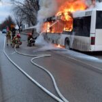 08.02.2022. Skarżysko-Kamienna. Pożar autobusu MPK / Paweł Sieczka / PSP Skarzysko