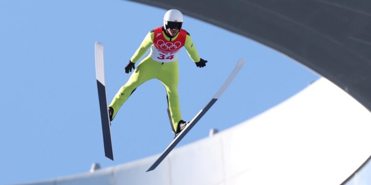 05.02.2022. Zimowe Igrzyska Olimpijskie - Pekin 2022. Polak Piotr Żyła podczas kwalifikacji przed konkursem skoków narciarskich / Grzegorz Momot / PAP