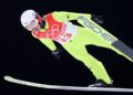 12.02.2022. Zimowe Igrzyska Olimpijskie Pekin 2022. Polak Kamil Stoch podczas skoku w pierwszej serii konkursu indywidualnego na dużej skoczni w Zhangjiakou / PAP/Grzegorz Momot