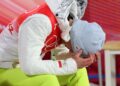 12.02.2022. Zimowe Igrzyska Olimpijskie Pekin 2022. Na zdjęciu: Kamil Stoch płacze po zakończonym konkursie indywidualnym na dużej skoczni w Zhangjiakou. Nasz najlepszy zawodnik zajął ostatecznie 4 lokatę / PAP/Grzegorz Momot