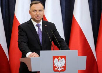 15.02.2022. Warszawa. Prezydent RP Andrzej Duda podczas briefingu prasowego po zakończonym posiedzeniu Rady Gabinetowej, 15 bm. w Pałacu Prezydenckim. Tematem obrad była aktualna sytuacja na Ukrainie / PAP/Leszek Szymański