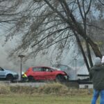 20.02.2022. Końskie. Pożar na złomowisku samochodów / Magdalena Galas-Klusek / Radio Kielce