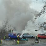 20.02.2022. Końskie. Pożar na złomowisku samochodów / Magdalena Galas-Klusek / Radio Kielce