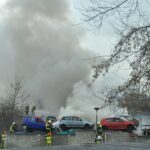 20.02.2022. Końskie. Pożar na złomowisku samochodów / Magdalena Galas-Klusek / Radio Kielce