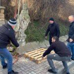 26.02.2020. Skalbmierz. Demontaż figury św. Dominika / UMiG Skalbmierz