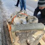 26.02.2020. Skalbmierz. Demontaż figury św. Dominika / UMiG Skalbmierz