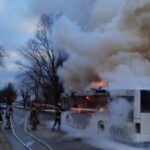 08.02.2022. Skarżysko-Kamienna. Pożar autobusu MPK / Paweł Sieczka / PSP Skarzysko
