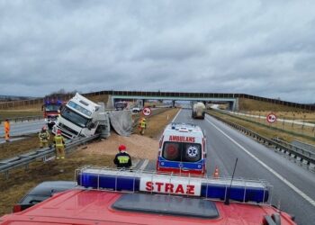 07.02.2022. Potok Mały. Wypadek na S7 / PSP Jędrzejów