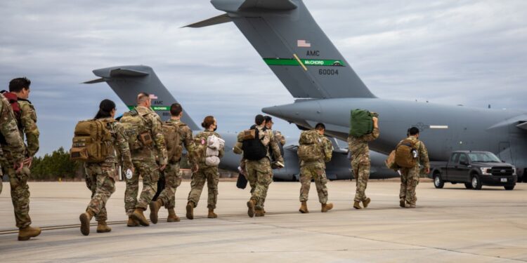 USA - Polska. Transport żołnierzy 82 Dywizji Powietrznodesantowej do Polski / 82nd Airborne Division