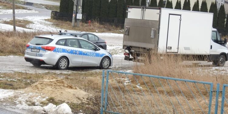 04.02.2022. Piekoszów. Zatrzymany dostawczy iveco / KMP w Kielcach