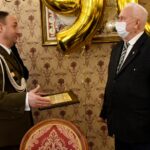 10.02.2022. Sandomierz. Urodziny ppor. Kazimierza Morgasia ps. „Bufor”. Na zdjęciu (od lewej): Zbigniew Koniusz - wojewoda świętokrzyski, płk Piotr Hałys - dowódca ŚBOT. ppor. Kazimierz Morgaś / ppor. Daniel Woś / ŚBOT