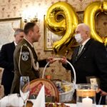 10.02.2022. Sandomierz. Urodziny ppor. Kazimierza Morgasia ps. „Bufor”. Na zdjęciu (od lewej): Zbigniew Koniusz - wojewoda świętokrzyski płk Piotr Hałys - dowódca ŚBOT. ppor. Kazimierz Morgaś / ppor. Daniel Woś / ŚBOT