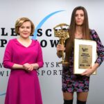 70. Plebiscyt Sportowy - Świętokrzyskie Gwiazdy Sportu 2021. Na zdjęciu (od lewej): Anna Krupka - wiceminister sportu, Karolina Młodawska, KKL Kielce - 3. miejsce w kategorii Sportowiec Roku / Echo Dnia