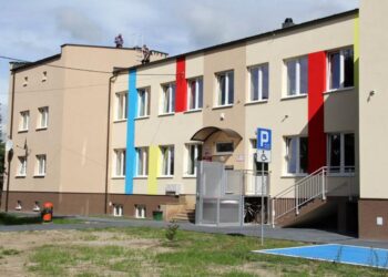 Szkoła podstawowa w Wolicy / Urząd Gminy i Miasta w Chęcinach