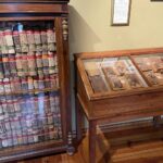 26.02.2022. Sandomierz. Muzeum Diecezjalne. Księgi drzewne / Grażyna Szlęzak-Wójcik / Radio Kielce