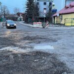 01.02.2022. Kielce. Dziurawa nawierzchnia. Na zdjęciu ulica Domaszowska / Wiktor Taszłow / Radio Kielce