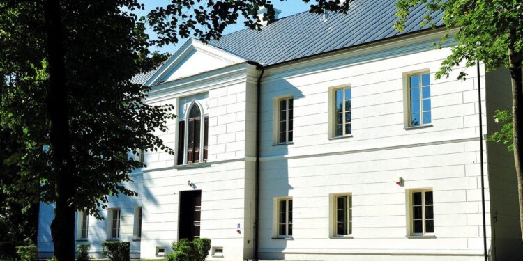Turyści odwiedzający pałac w Wiśniowej będą mieli gdzie odpocząć