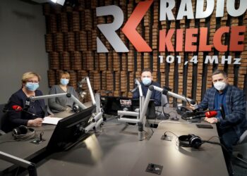 01.02.2022. Radio Kielce. Punkty Widzenia. Na zdjęciu (od lewej): Bożena Szczypiór - zastępca prezydenta Kielc, Katarzyna Czech-Kruczek - wiceprzewodnicząca Rady Miasta Kielce, Robert Szumielewicz - Radio Kielce i Jarosław Karyś - przewodniczący Rady Miasta Kielce / Piotr Kwaśniewski / Radio Kielce