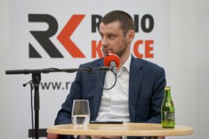 06.02.2022. Kielce. Studio Polityczne Radia Kielce. Na zdjęciu: Dawid Lewicki - Konfederacja / Piotr Kwaśniewski / Radio Kielce