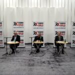 13.02.2022. Kielce. Studio Polityczne Radia Kielce. Na zdjęciu (od lewej): Marek Kwitek - PiS, Lucjan Pietrzczyk - PO KO, Czesław Siekierski - PSL KP, Sławomir Szarek - Konfederacja Ruch Narodowy, Marcin Chłodnicki - Nowa Lewica / Kamil Król / Radio Kielce