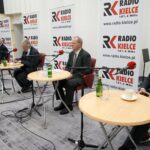 13.02.2022. Kielce. Studio Polityczne Radia Kielce. Na zdjęciu (od lewej): Marek Kwitek - PiS, Lucjan Pietrzczyk - PO KO, Czesław Siekierski - PSL KP, Sławomir Szarek - Konfederacja Ruch Narodowy, Marcin Chłodnicki - Nowa Lewica / Kamil Król / Radio Kielce
