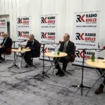 13.02.2022. Kielce. Studio Polityczne Radia Kielce. Na zdjęciu (od lewej): Marek Kwitek - PiS, Lucjan Pietrzczyk - PO KO, Czesław Siekierski - PSL KP, Sławomir Szarek - Konfederacja Ruch Narodowy, Marcin Chłodnicki - Nowa Lewica / Kamil Król / Radio Kielce