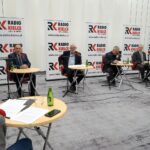 13.02.2022. Kielce. Studio Polityczne Radia Kielce. Na zdjęciu (od lewej): Marek Kwitek - PiS, Lucjan Pietrzczyk - PO KO, Czesław Siekierski - PSL KP, Sławomir Szarek - Konfederacja Ruch Narodowy, Marcin Chłodnicki - Nowa Lewica / Kamil Król / Radio Kielce